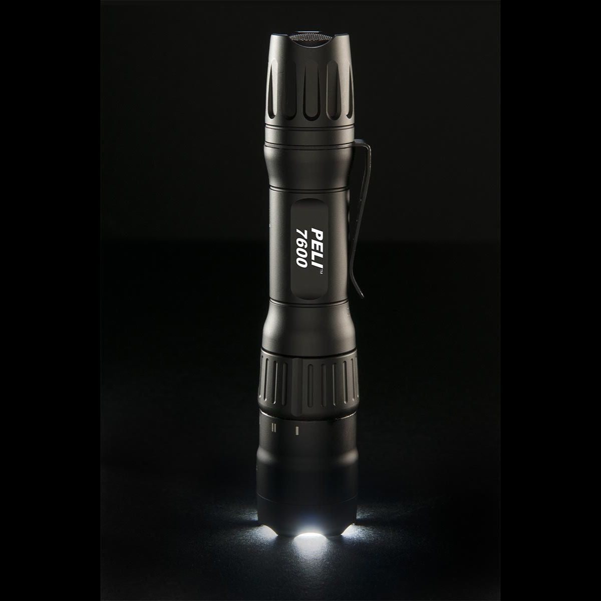 Lampe torche rechargeable 7600